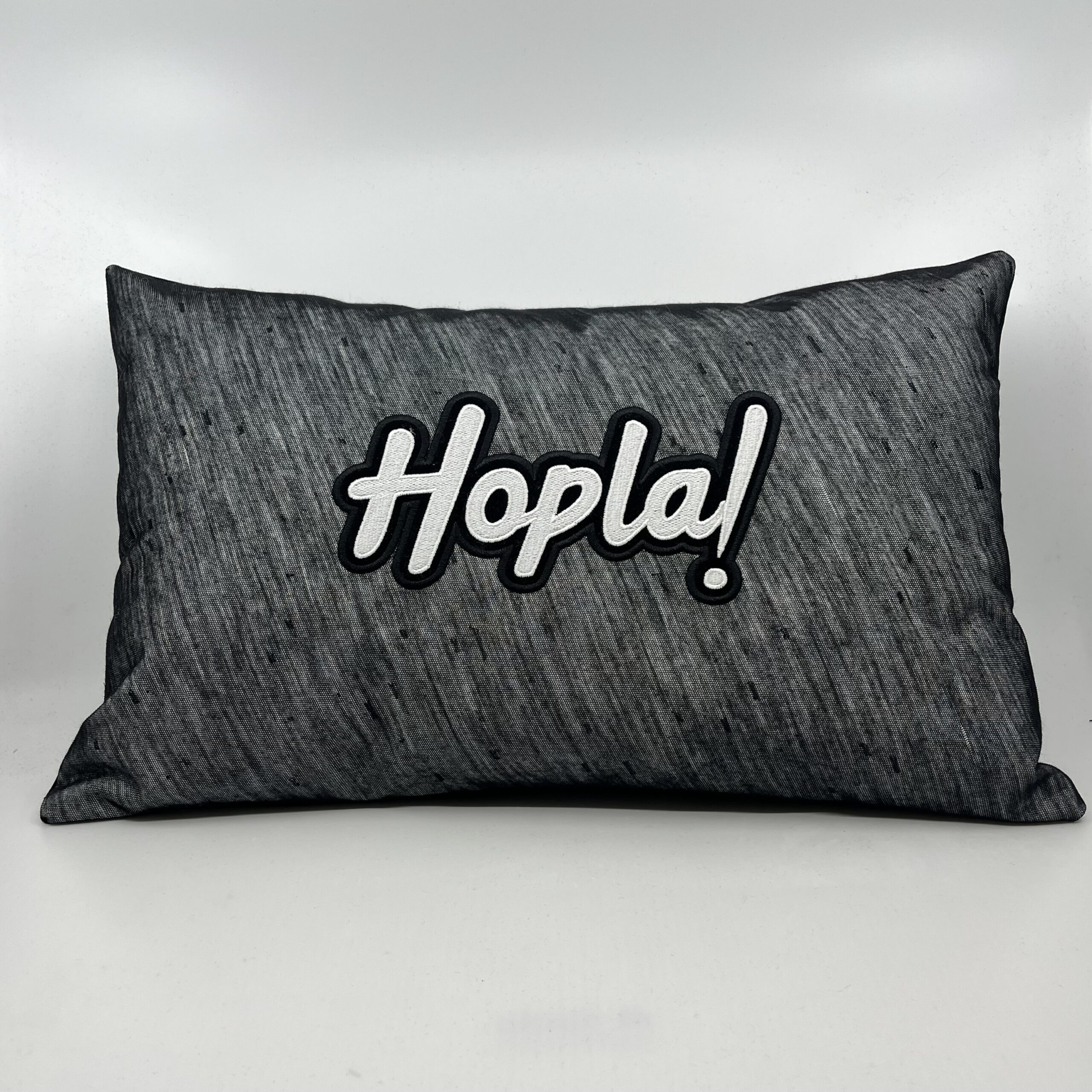 Coussin Hopla !
Toile anthracite.