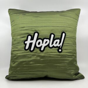 Coussin Hopla ! , toile plissée verte.