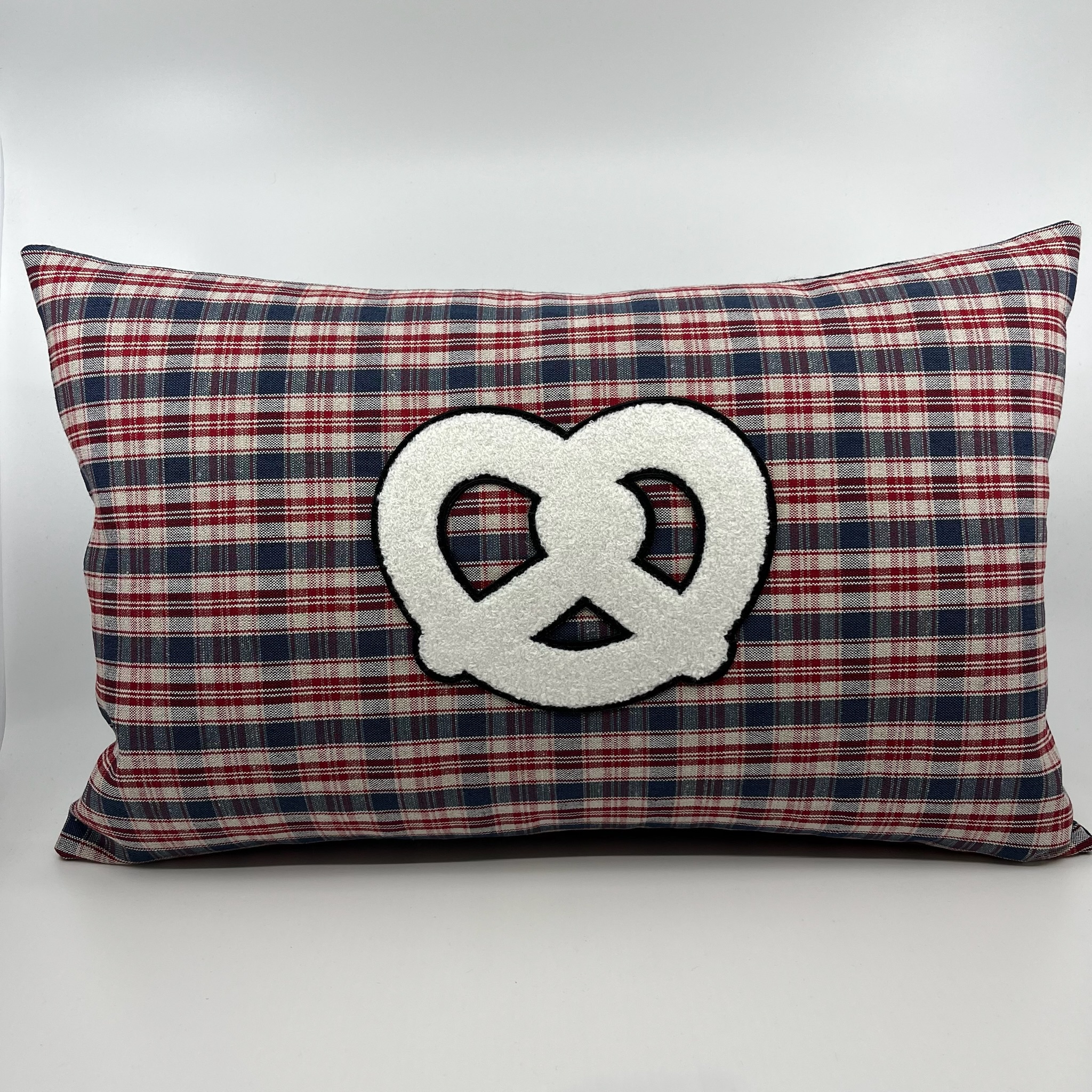 Coussin Bretzel, Kelsch bleu-rouge