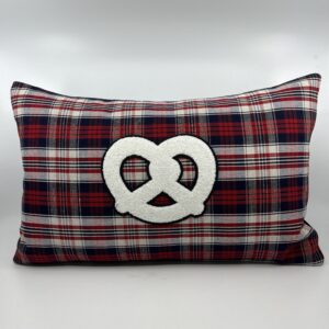 Coussin Bretzel, Kelsch rouge et bleu