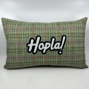 Coussin Hopla !, 
Lainage à carreaux.