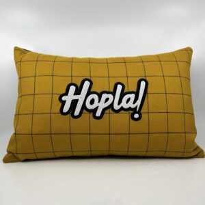 Coussin Hopla !, coton carreaux ocre jaune.