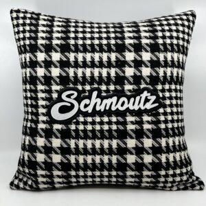 Coussin Schmoutz, 
Lainage noir et blanc.