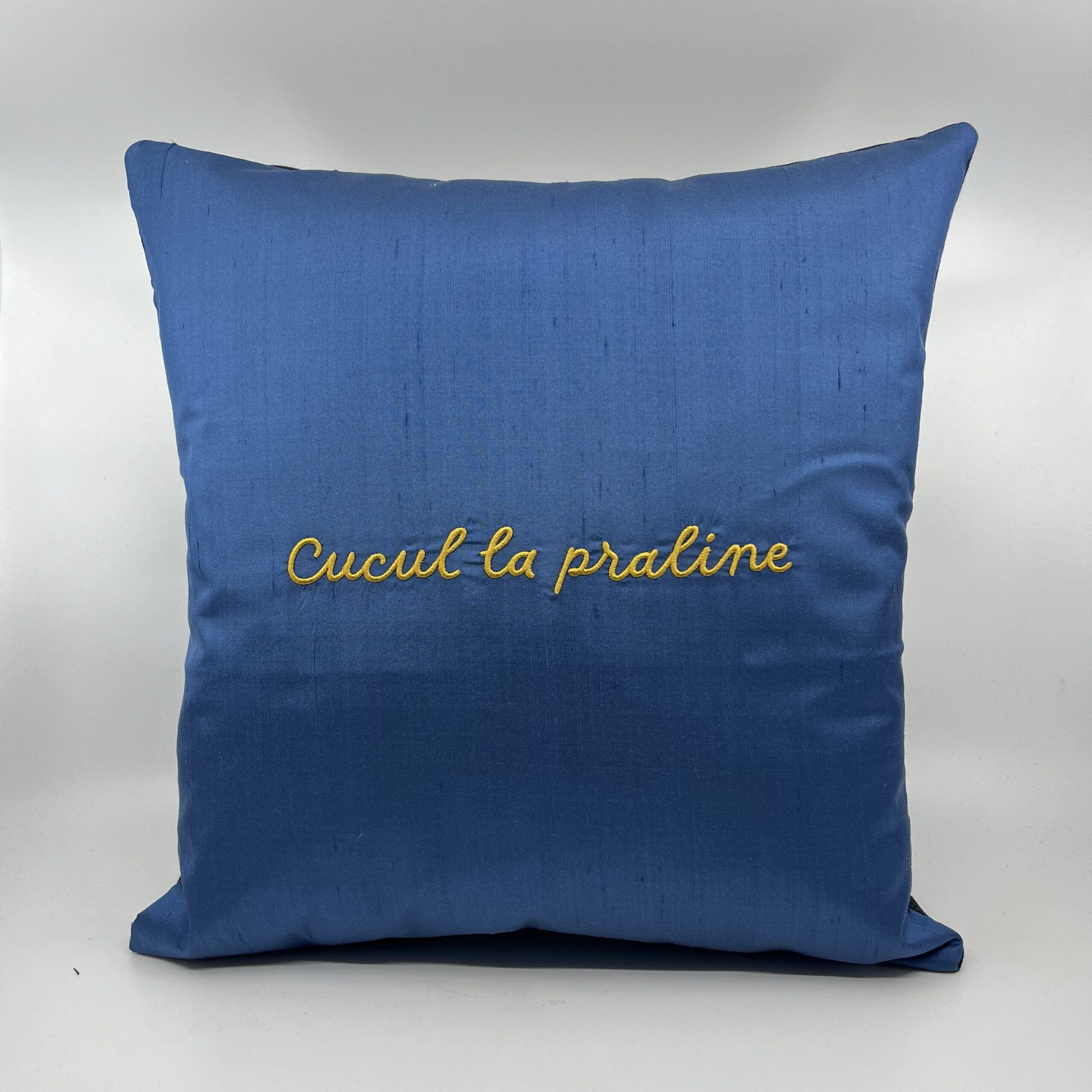 Coussin, « Cucul la praline »Soie bleue