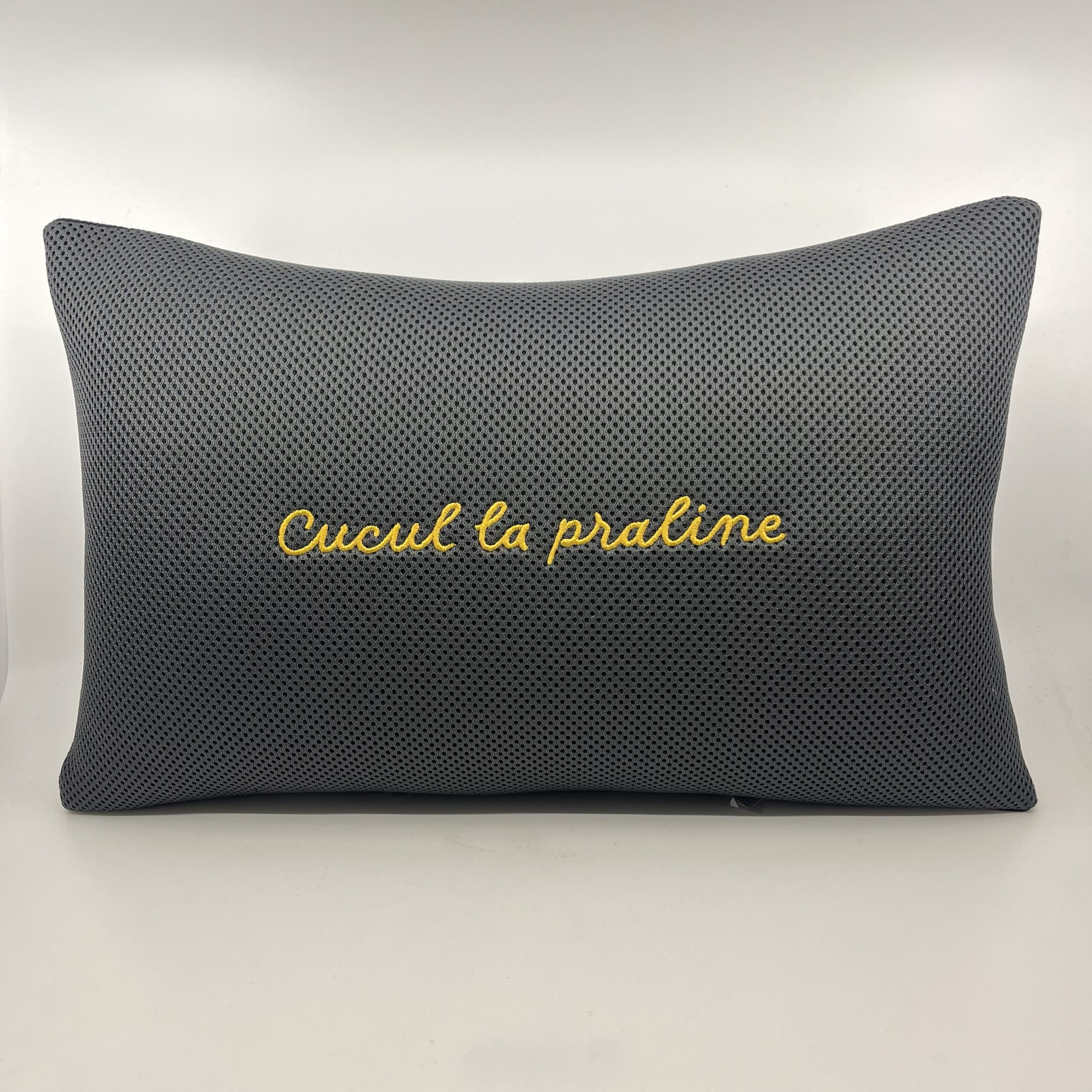 Coussin, « Cucul la praline » Toile noire