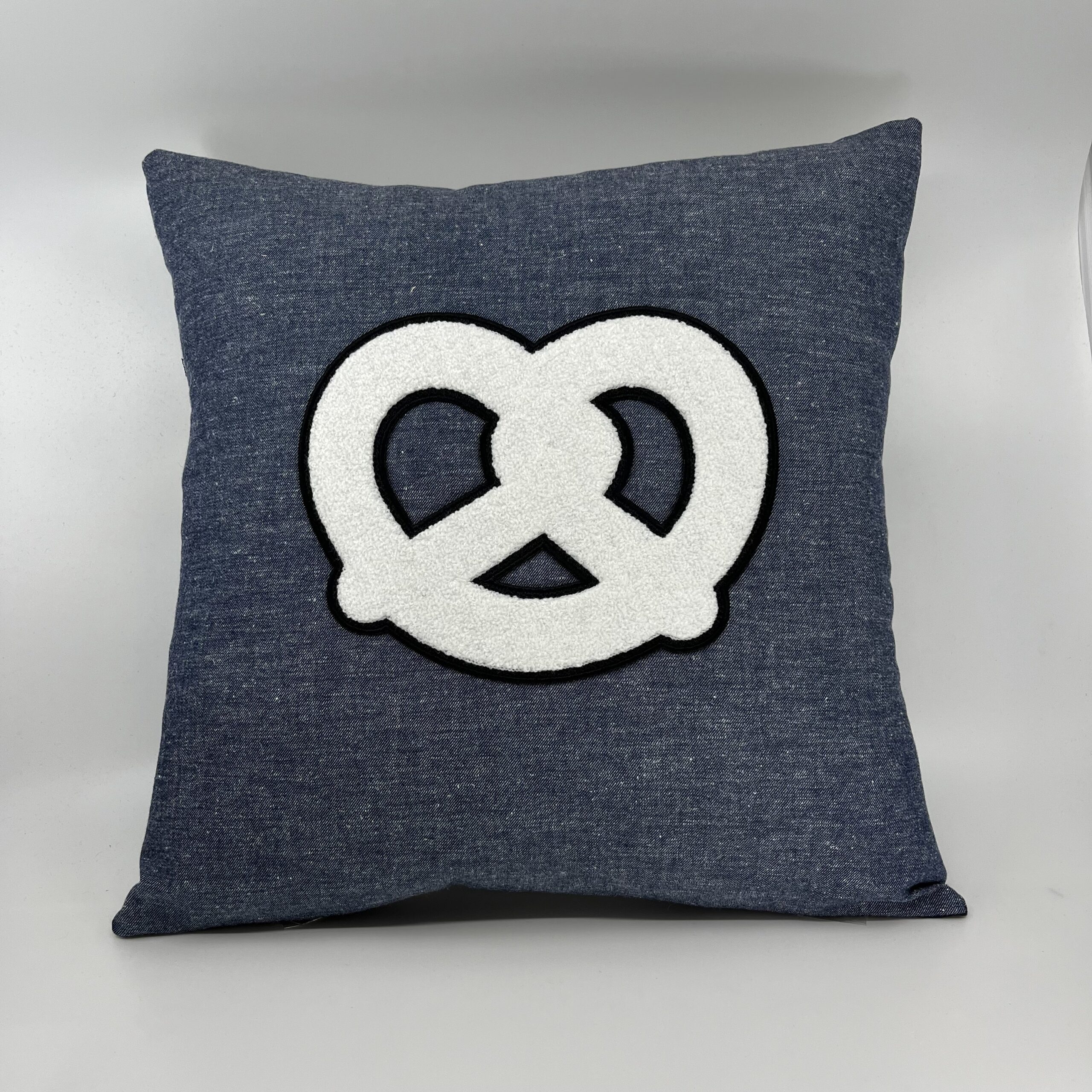 Coussin Bretzel 🥨
Denim bleu