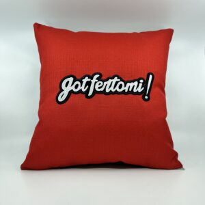 Coussin Gotfertomi !
Toile rouge vermillon.