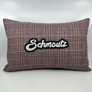Coussin Schmoutz,
Lainage à carreaux.