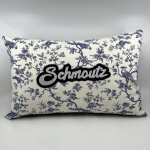 Coussin Schmoutz,
Toile de Jouy bleue.