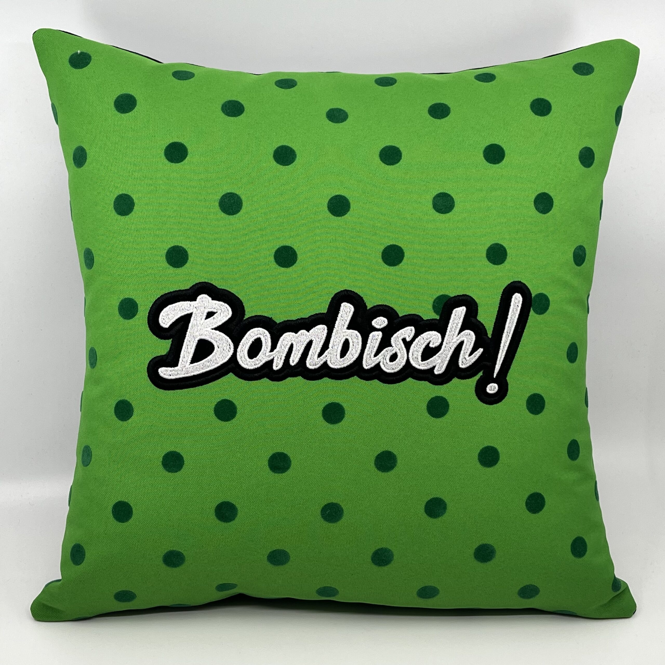 Coussin Bombisch !
Toile verte, pois velours verts.