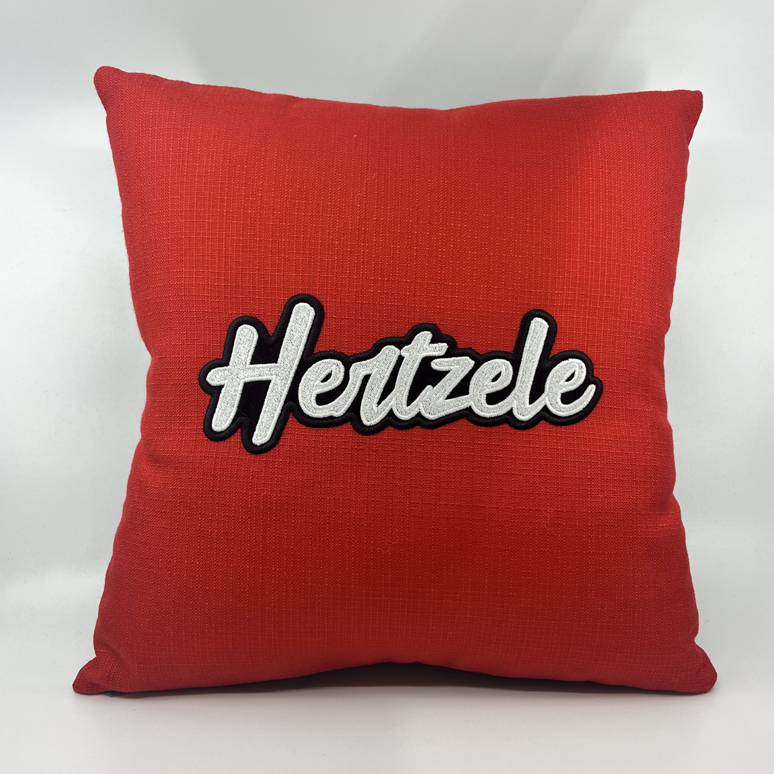 Coussin Hertzele,
Toile rouge.