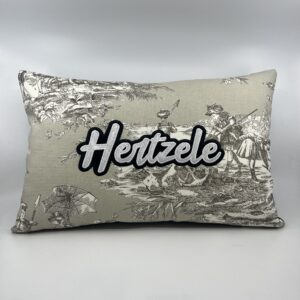 Coussin Hertzele,
Toile de Jouy beige