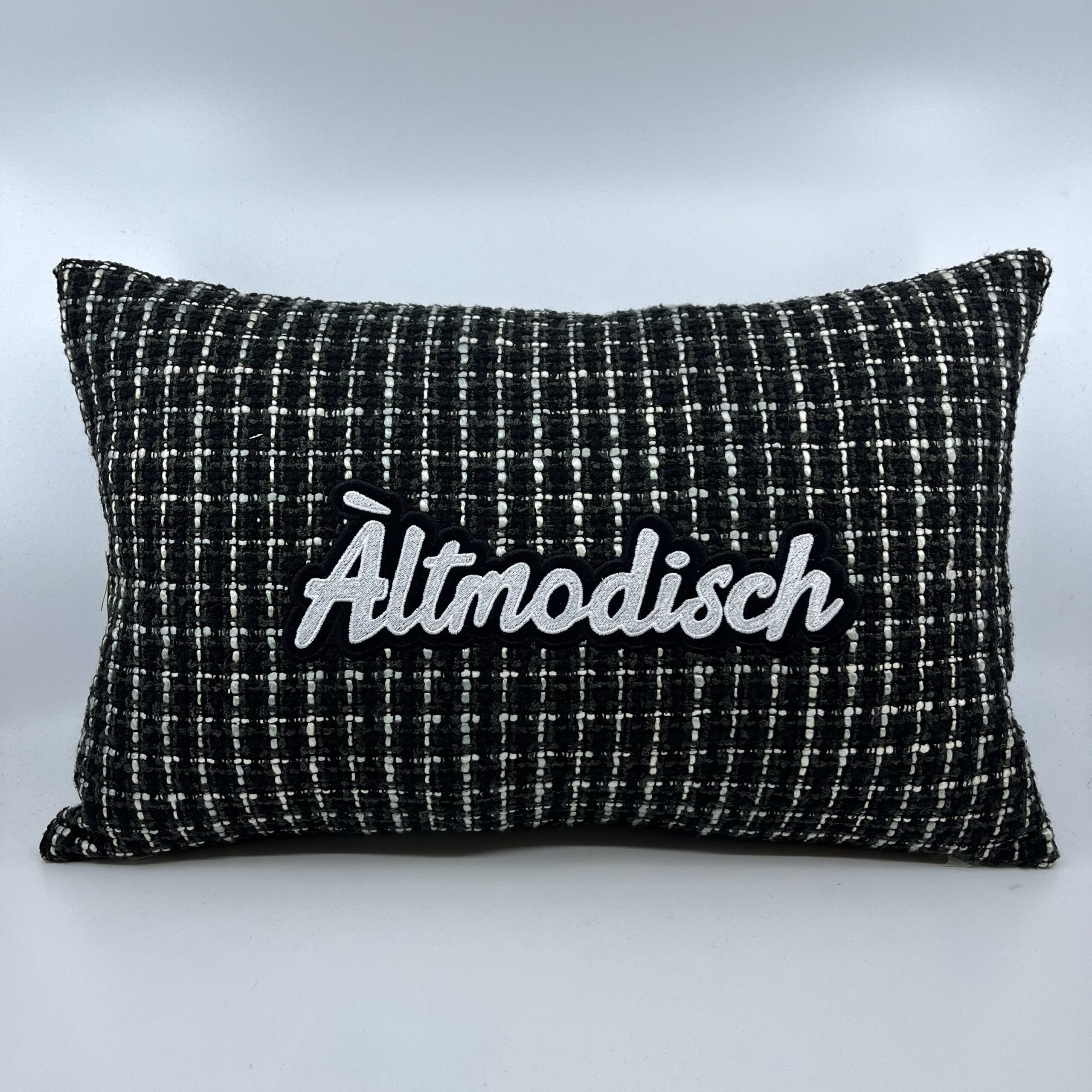 Coussin Àltmodisch,
Lainage noir et blanc.