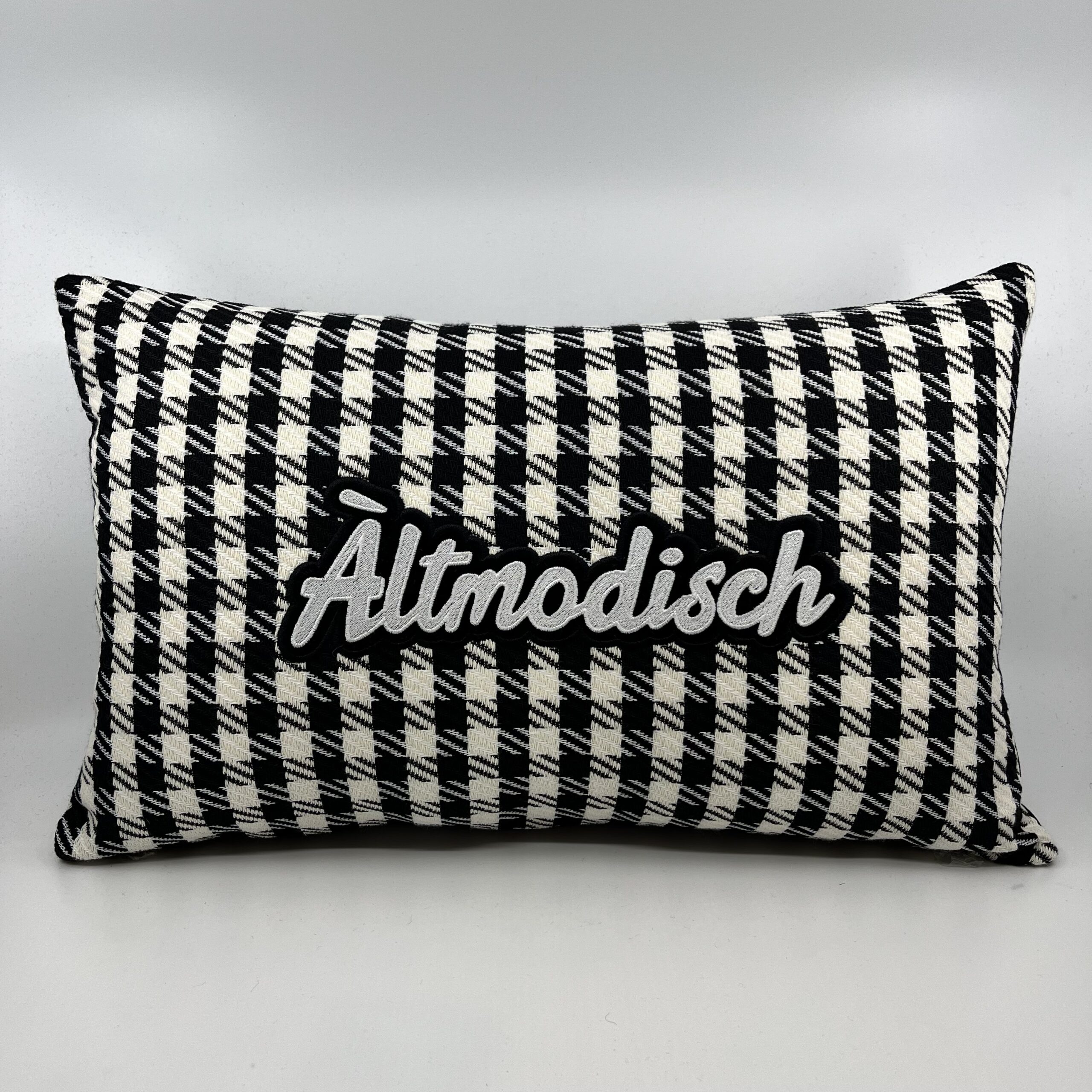 Coussin Àltmodisch,
Lainage noir et blanc.