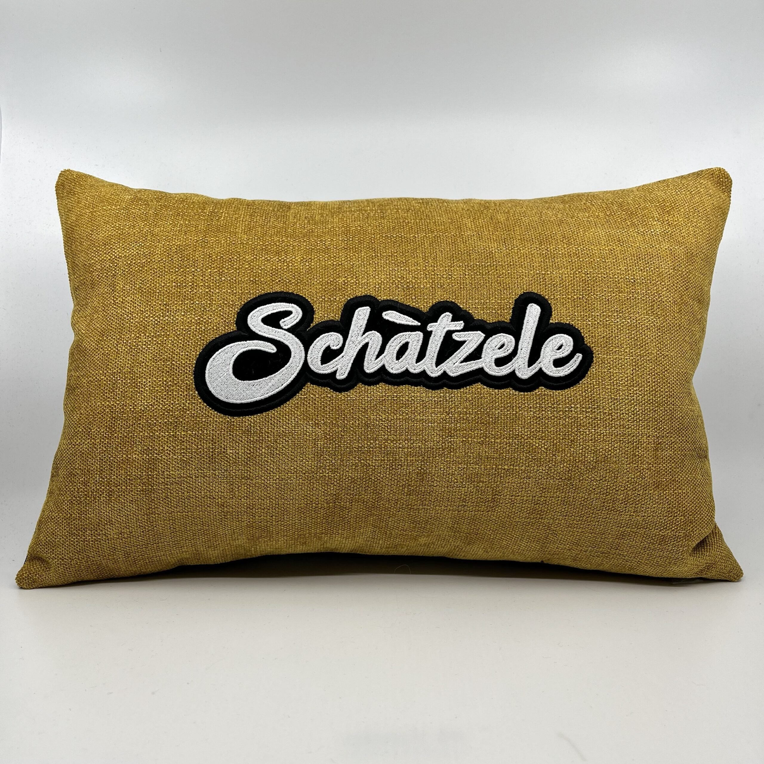 Coussin Schàtzele, toile velours jaune.
