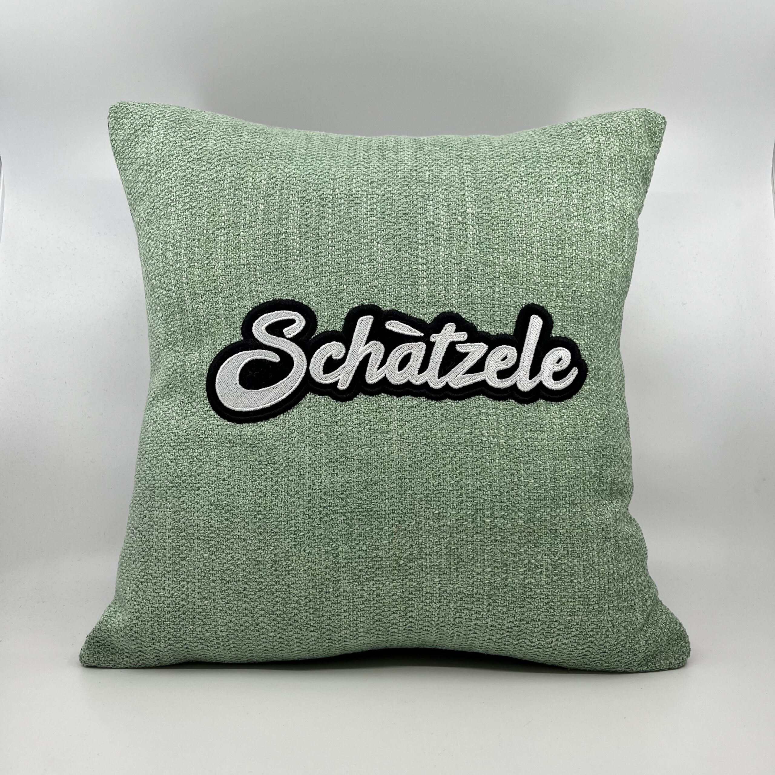 Coussin Schàtzele, toile velours vert d’eau.