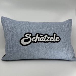 Coussin Schàtzele, feutre bleu ciel.