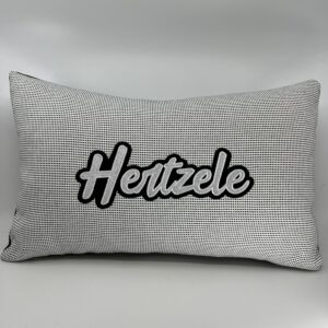 Coussin Hertzele, toile noire et blanche.