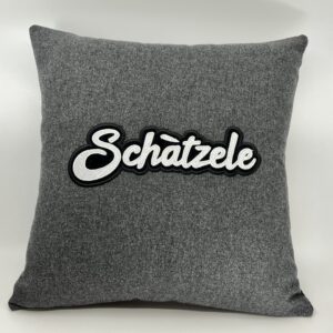 Coussin Schàtzele, lainage gris.
