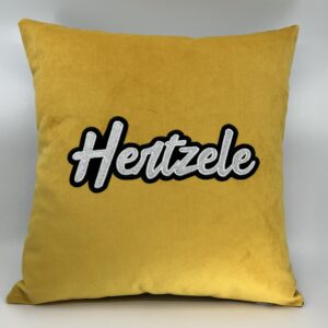Coussin Hertzele, velours jaune.