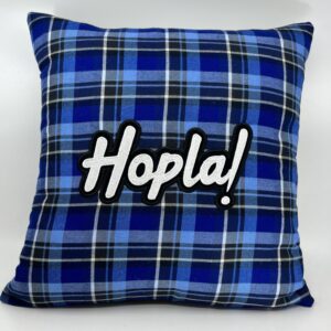 Coussin Hopla !, tissu carreaux bleus.