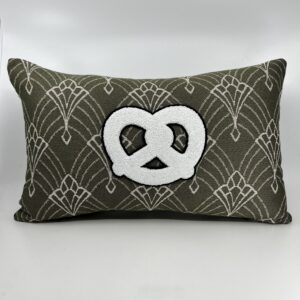 Coussin Bretzel 🥨,
Motif Art Deco, vert.