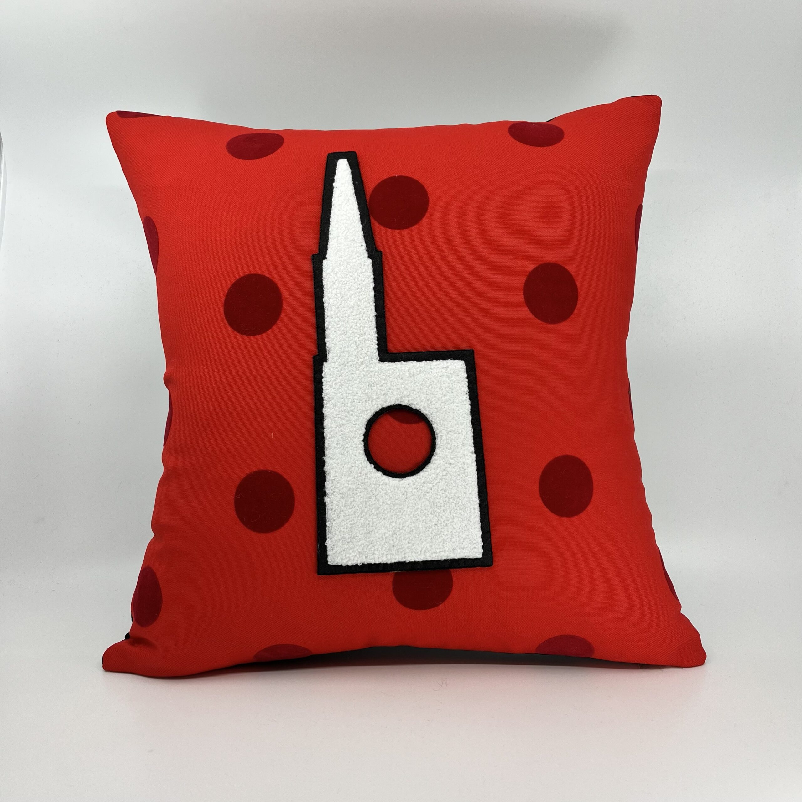Coussin Cathédrale,
Rouge à pois.
