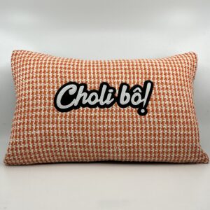 Coussin Choli bô ! 
Trame coton “pied de poule” orange et blanche.