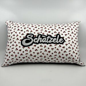 Coussin Schàtzele,
Motifs petits fruits rouges.