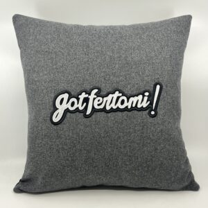 Coussin Gotfertomi !
Lainage gris.