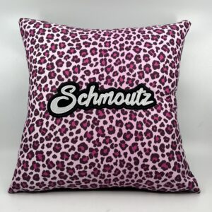 Coussin Schmoutz,
motif Léopard rose.