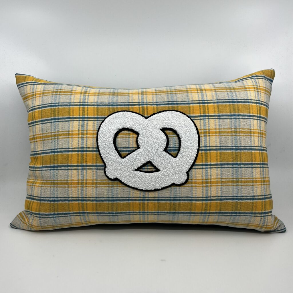 Coussin Bretzel, Kelsch jaune « Joséphine »