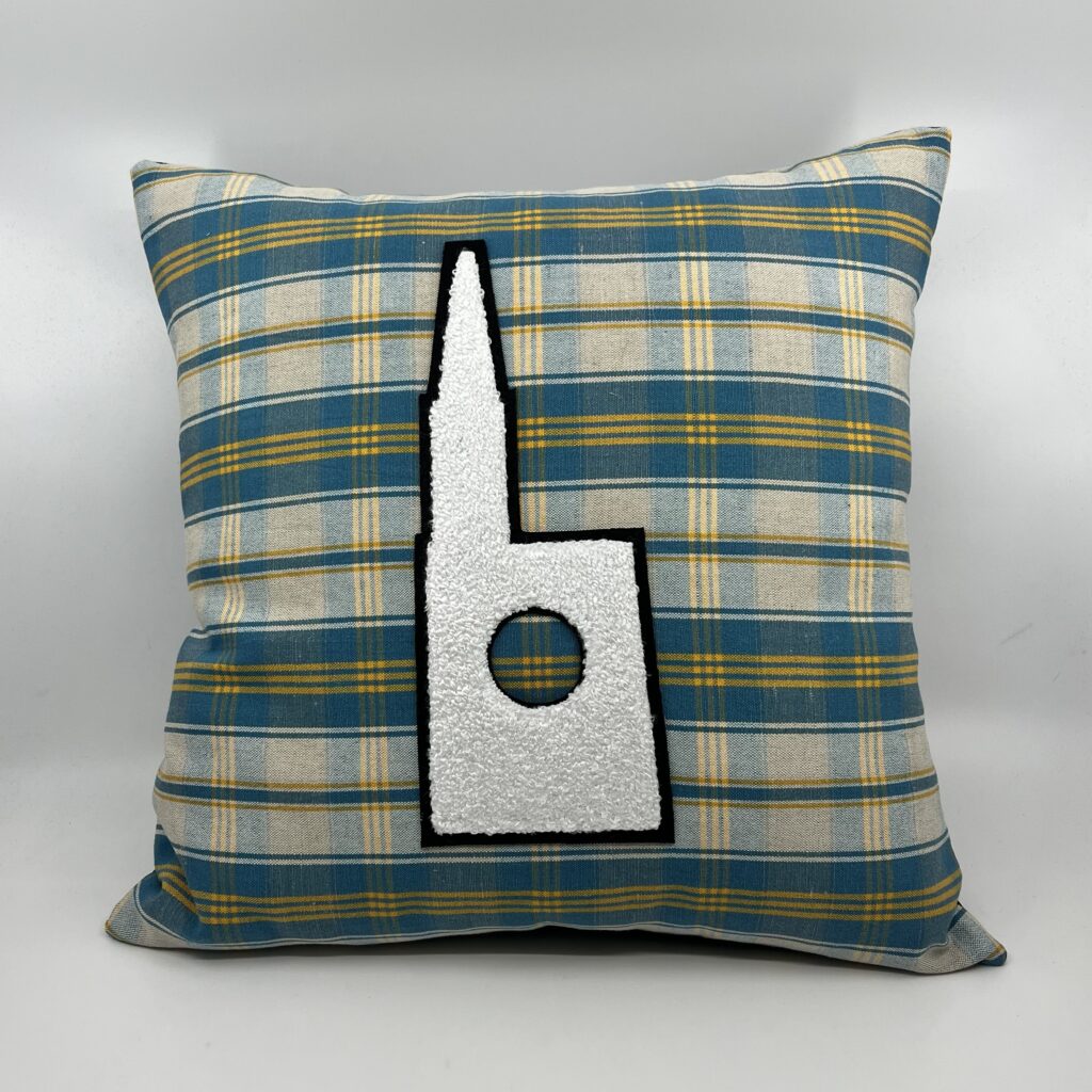 Coussin en kelsch alsacien bleu motif cathedrale
