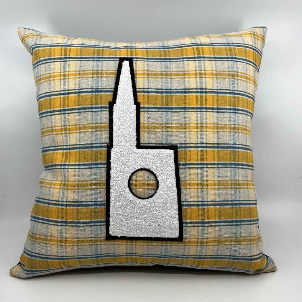 Coussin en kelsch alsacien jaune motif cathedrale