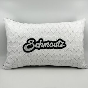 Coussin Schmoutz,
Broderie Anglaise ❤️