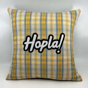 Coussin en kelsch alsacien jaune motif hopla!