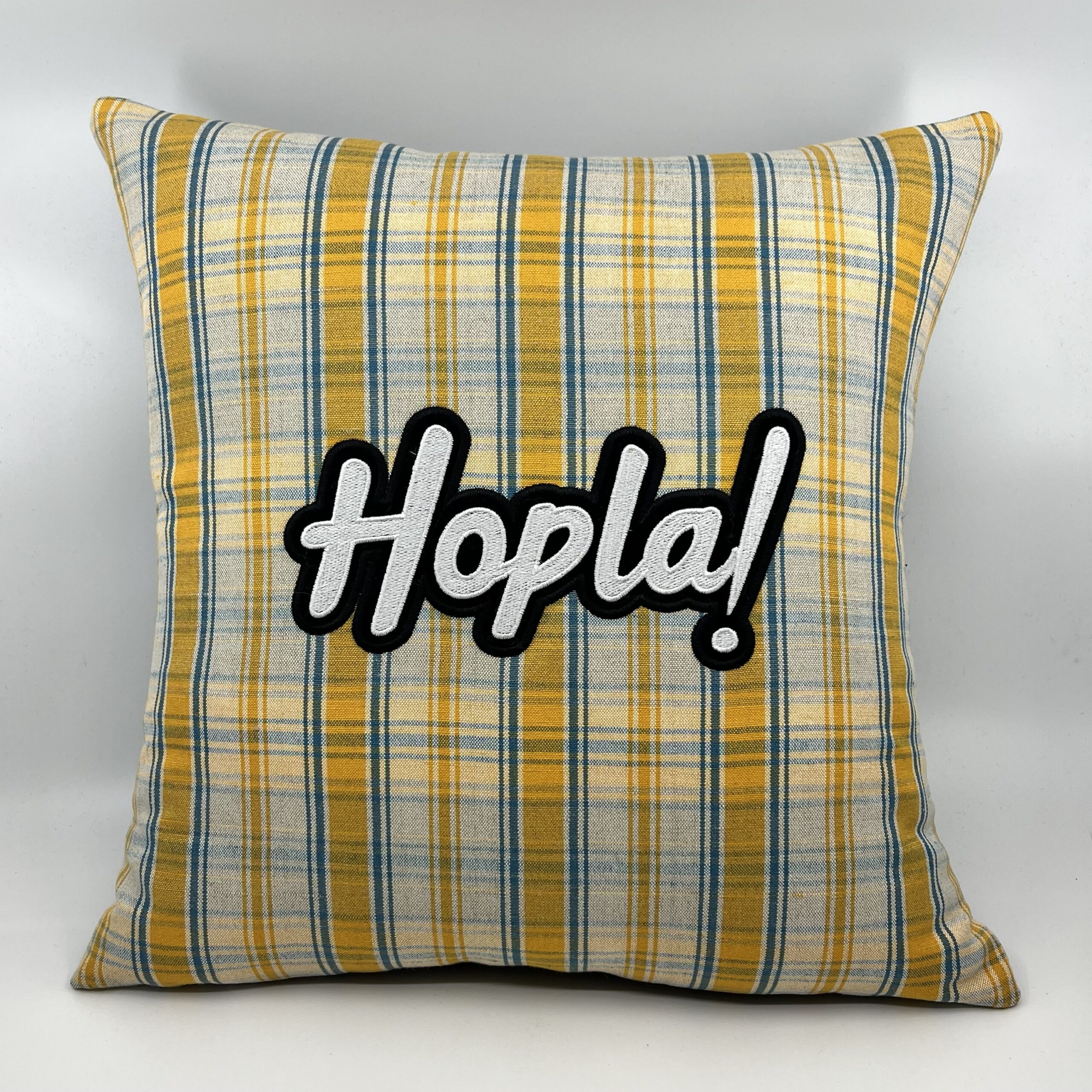 Coussin en kelsch alsacien jaune motif hopla!
