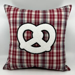 Coussin Bretzel, Kelsch rouge et bleu