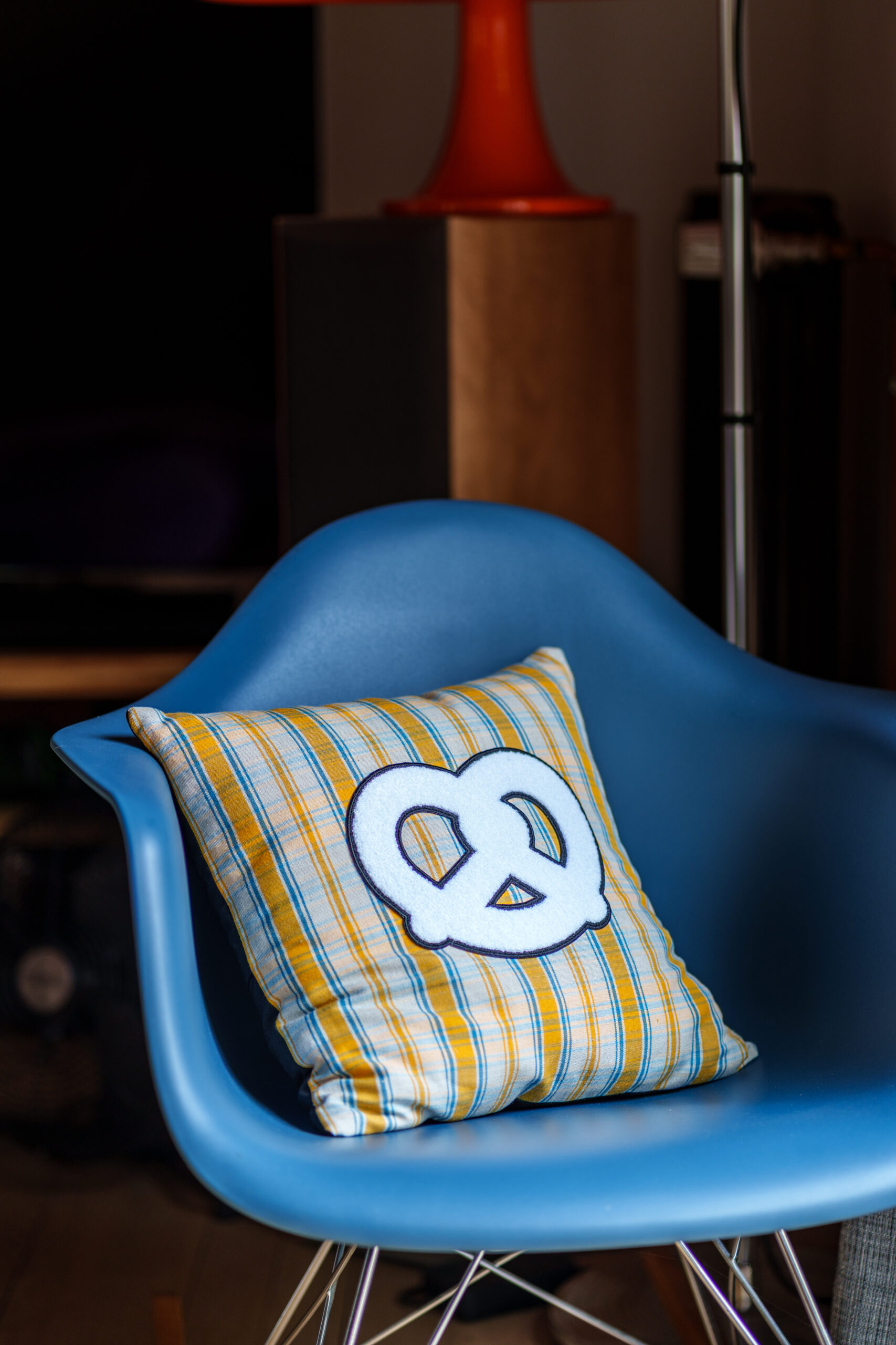 Coussin en kelsch alsacien avec motif bretzel