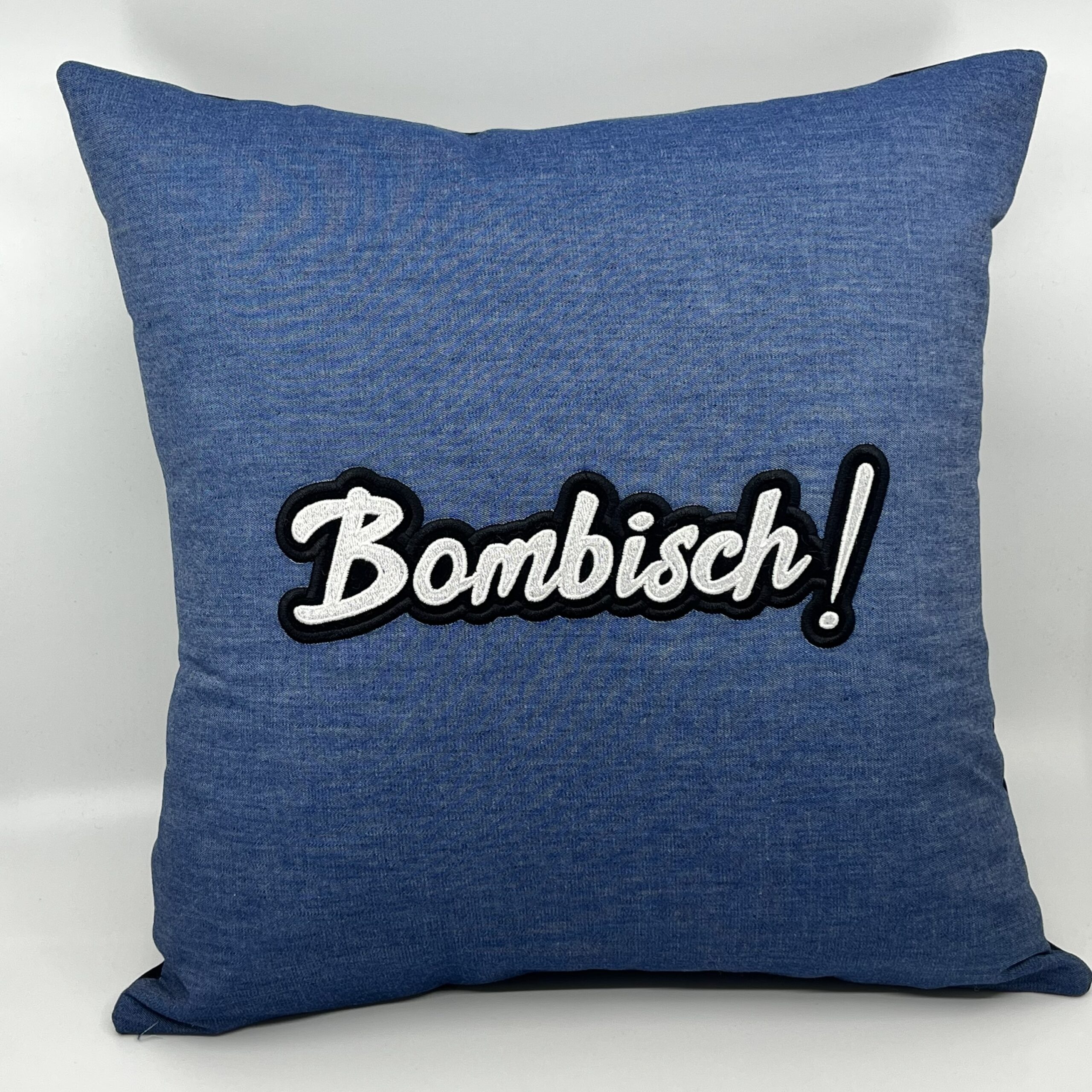 Coussin Bombisch !,
Toile Denim bleue