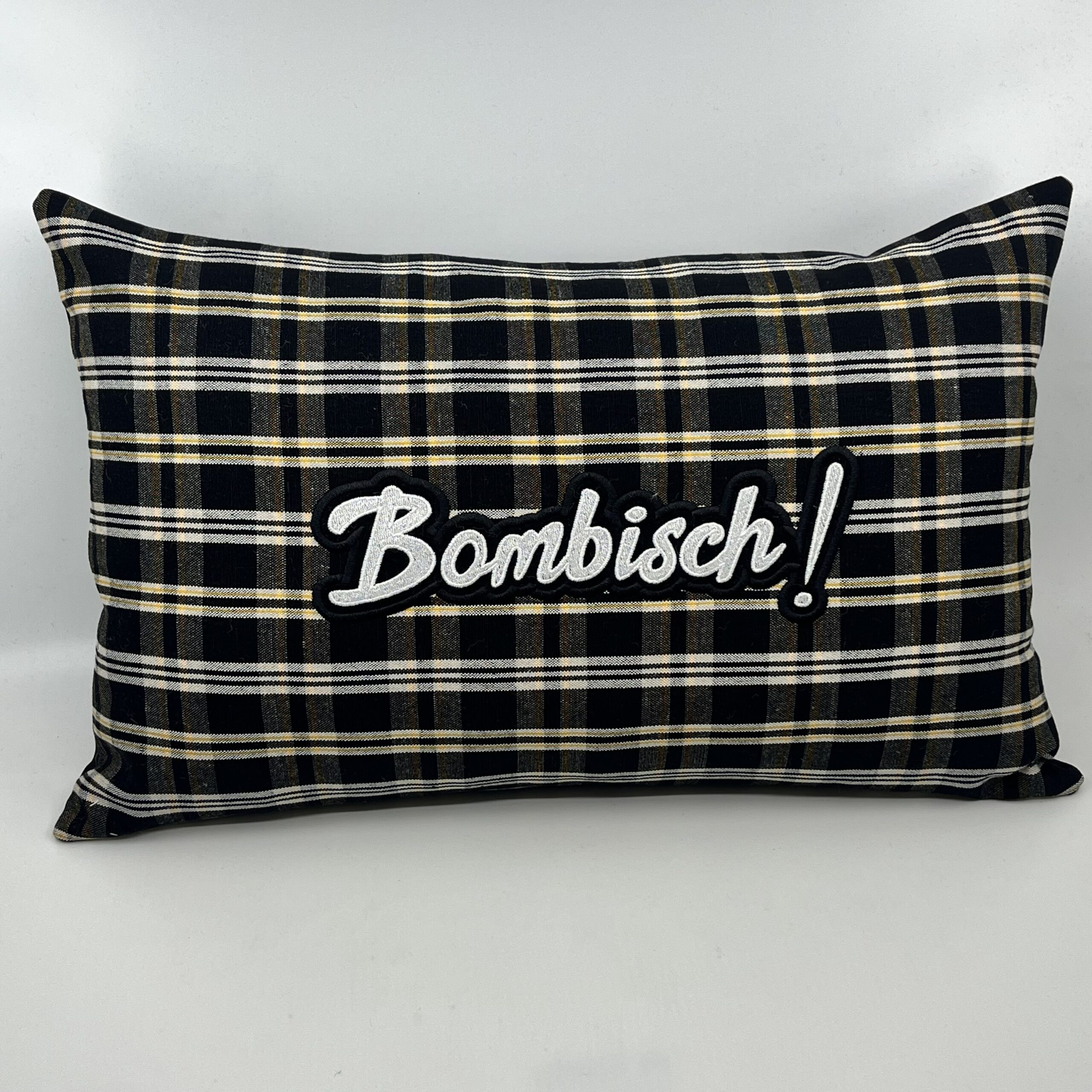 Coussin Bombisch !,
Kelsch « Émilie » noir et jaune