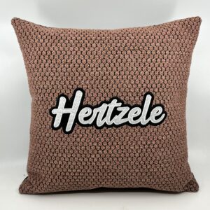Coussin Hertzele,
Bouclette rose et noire